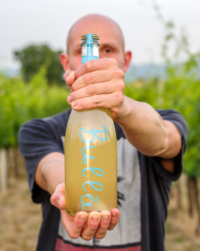 BULLĀ – vino bianco frizzante IGT - immagine 2